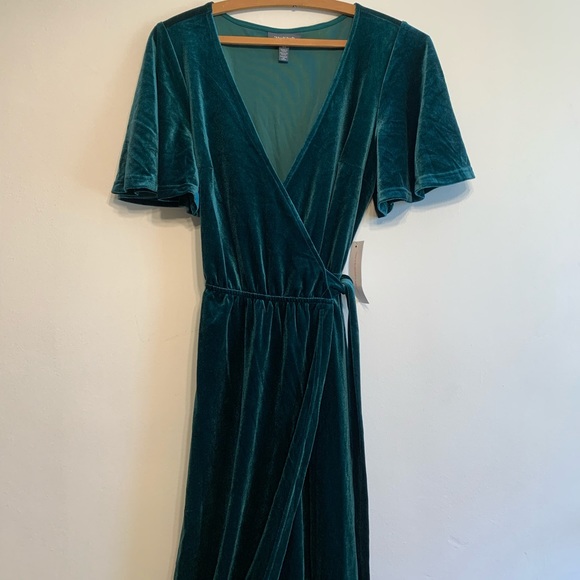 Timeless Embrace Emerald Velvet Maxi Dress, Size M - Picture 1 of 9